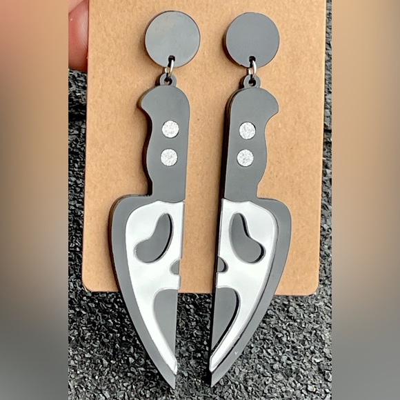 New 2 pair bundle boutique Halloween earrings scream mask knives bloody legs - Picture 2 of 3